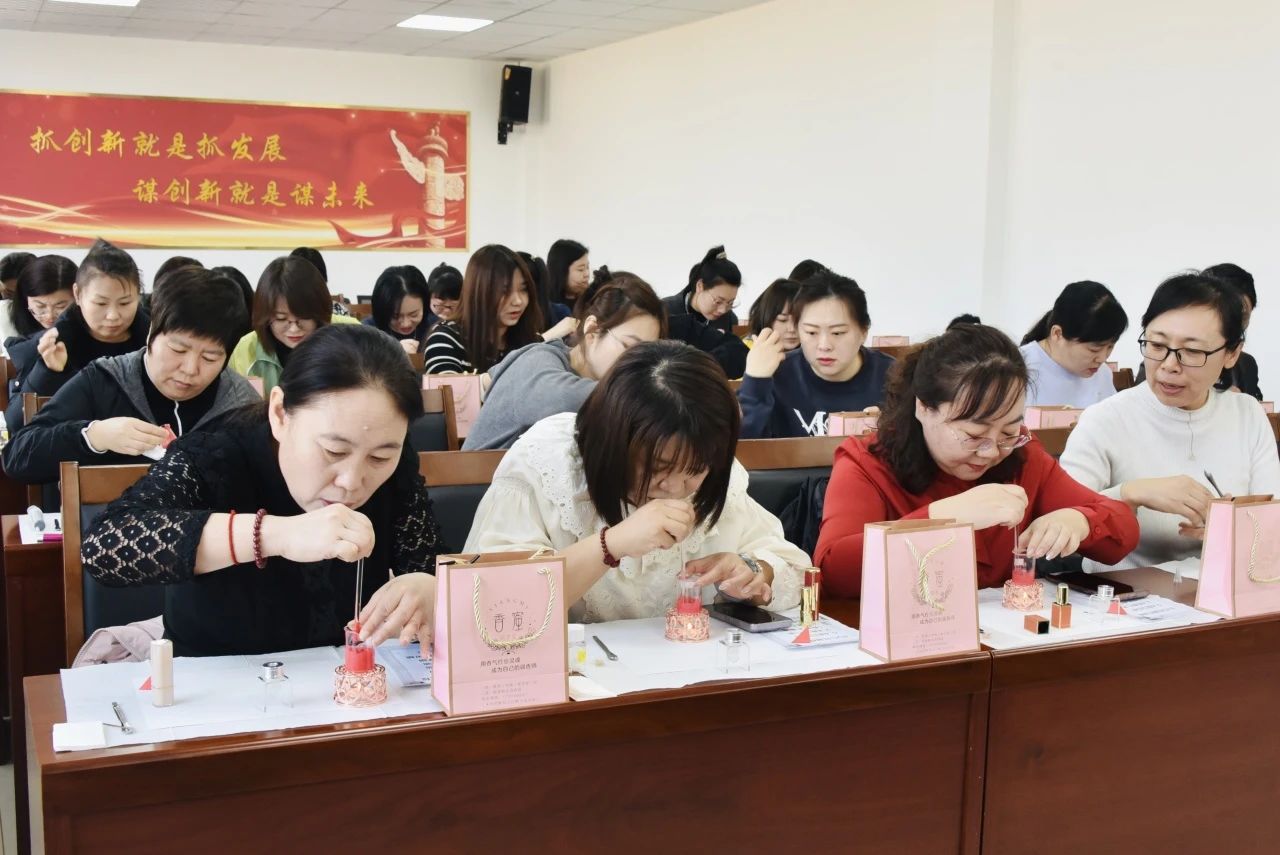 公用集团工会组织开展女职工DIY沙龙活动